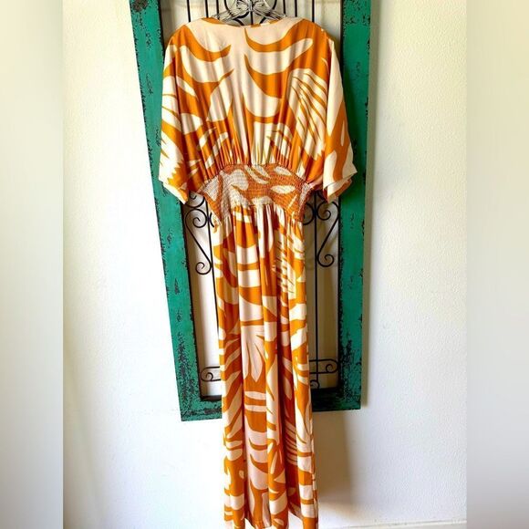 Love Highlight upscale jumpsuit. Palm print this is a summer vacay dream! Sz M. - Picture 4 of 11